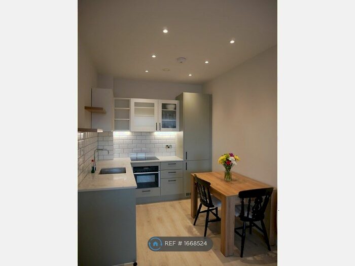 1 Bedroom Flat To Rent In Ashwood House, Camberley, GU15