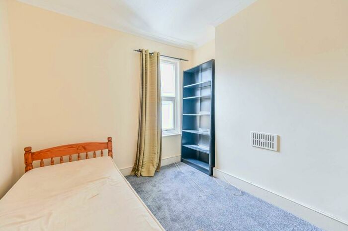 3 Bedroom Terraced House To Rent In Morton Road, Stratford, London, E15