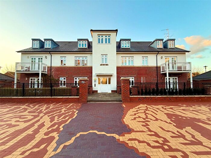 2 Bedroom Flat To Rent In Gabriels Square, Lower Earley, Reading, Berkshire, RG6