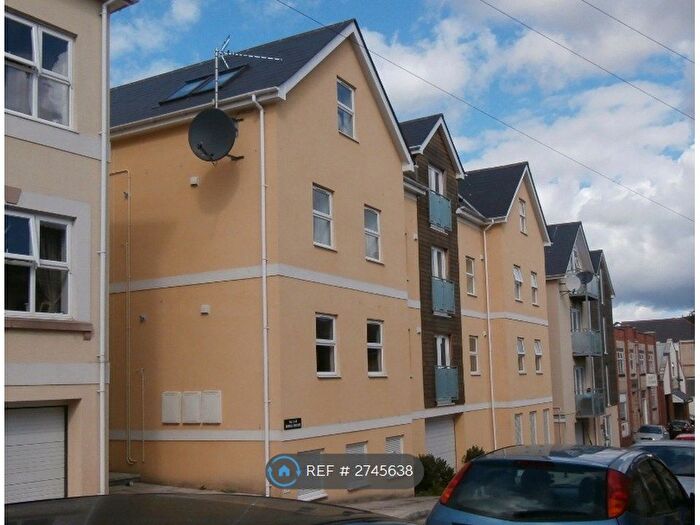 2 Bedroom Flat To Rent In Royal Court, Newton Abbot, TQ12