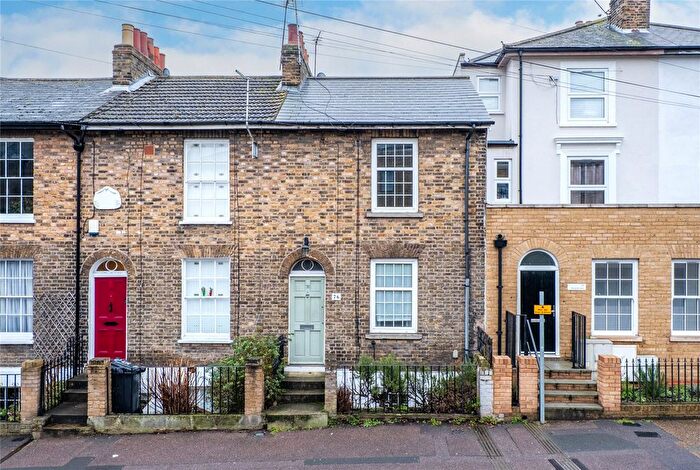 2 Bedroom Terraced House For Sale In Windmill Street, Gravesend, Kent, DA12