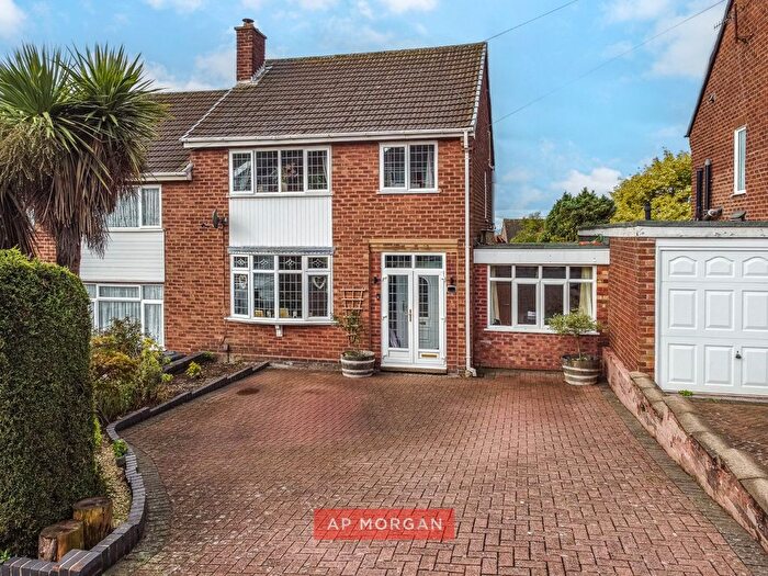 4 Bedroom Semi Detached House For Sale In Wendover Road, Rowley Regis, West Midlands, B65