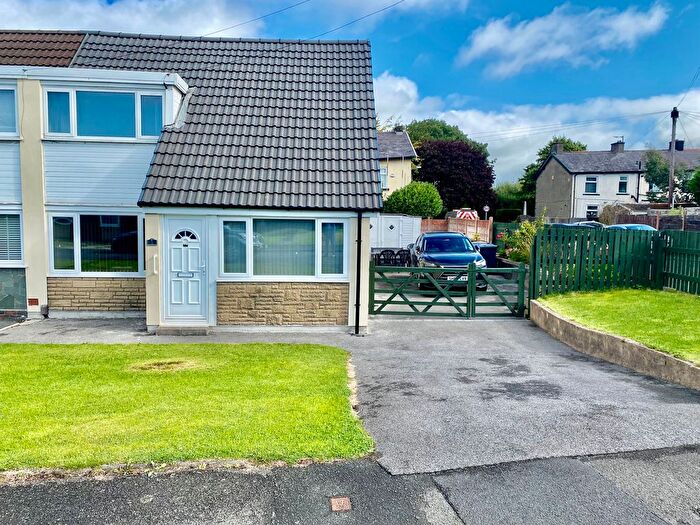 6 Bedroom Semi-Detached House For Sale In Hillside View, Brierfield, BB9