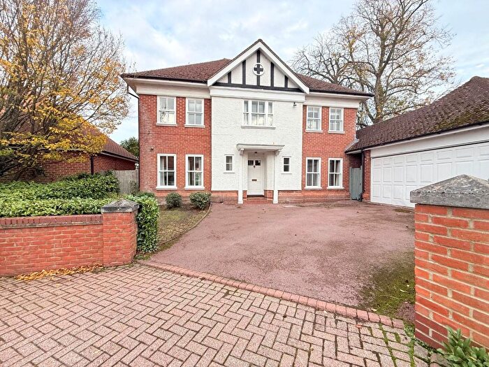 5 Bedroom Detached House To Rent In Queens Acre, Windsor, SL4