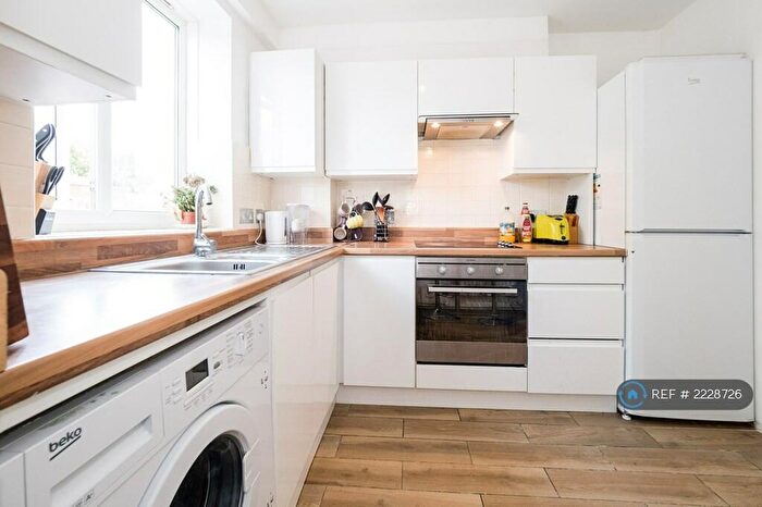 4 Bedroom Flat To Rent In Bennett Court, London, N7
