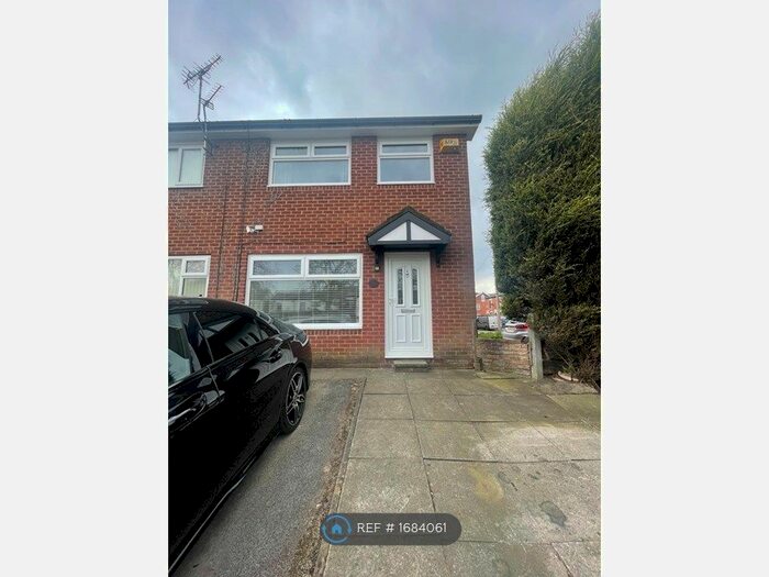 3 Bedroom End Of Terrace House To Rent In Stamford Square, Ashton-Under-Lyne, OL6
