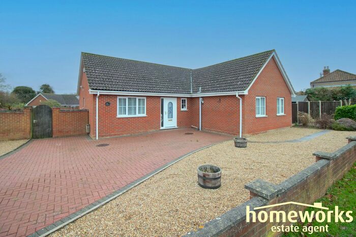 4 Bedroom Bungalow For Sale In Barrack Close, Dereham, NR20