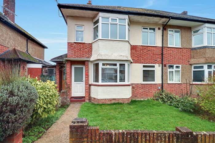 2 Bedroom Apartment For Sale In Warwick Road, Thames Ditton, KT7