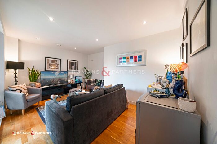 2 Bedroom Flat To Rent In College House, Putney, SW15