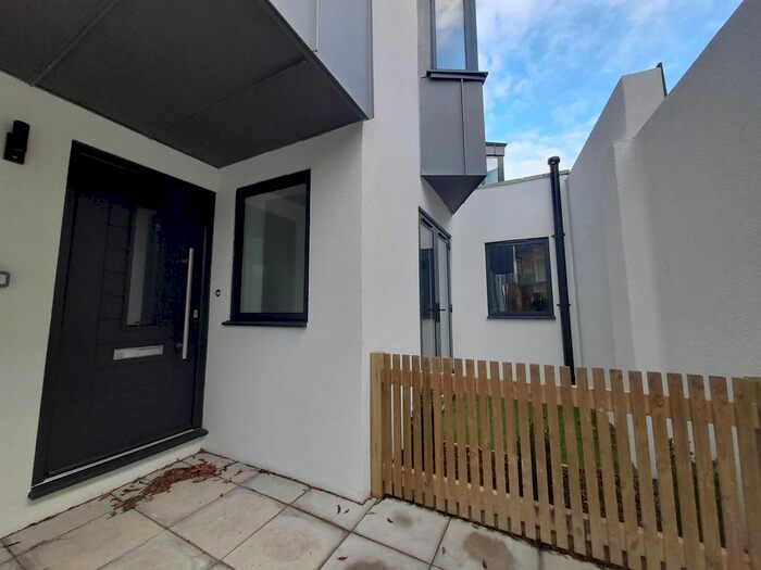 2 Bedroom Terraced House To Rent In Garratt Lane, Wandsworth SW17