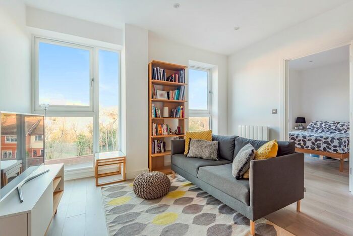 1 Bedroom Flat To Rent In Carey Road, Wokingham RG40