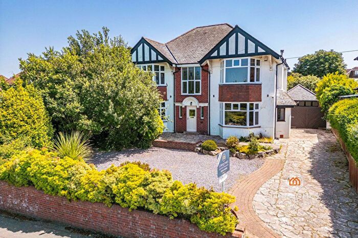 4 Bedroom Detached House For Sale In Littledown Drive, Bournemouth, BH7