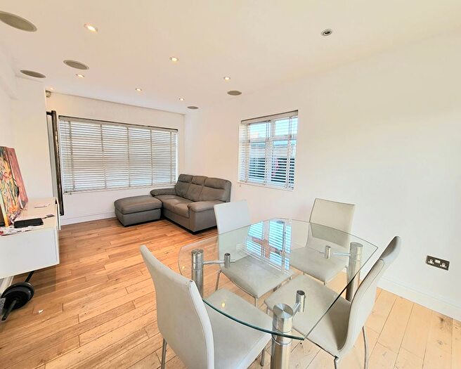 3 Bedroom Detached House To Rent In Federal Road, Perivale, Greenford, UB6