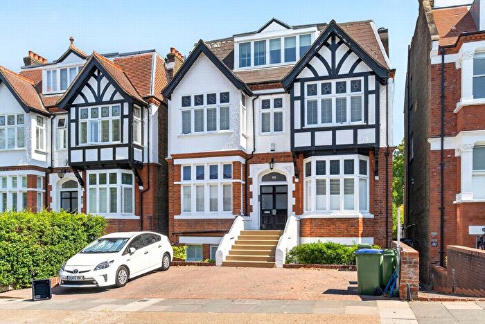3 Bedroom Flat To Rent In Kings Road, Richmond, TW10