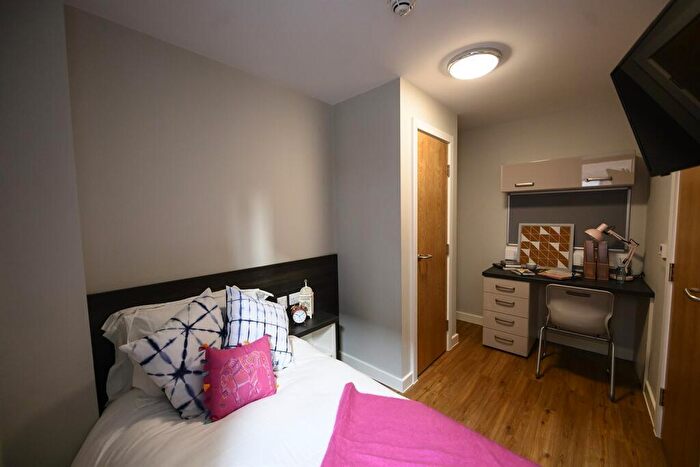 2 Bedroom Apartment To Rent In Bedroom Apartment In Queen Street, Sheffield, S1