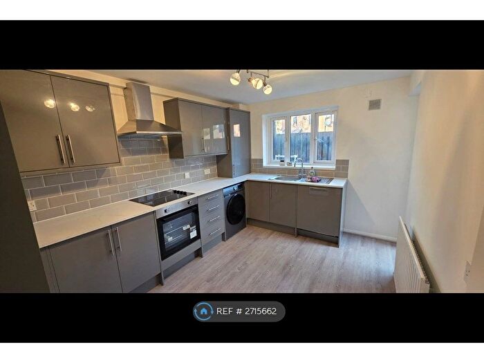 2 Bedroom Flat To Rent In Daubeney Gardens, London, N17