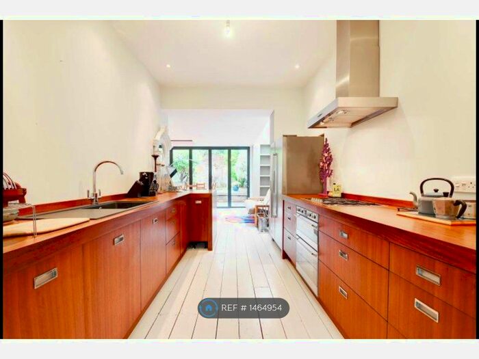 4 Bedroom Semi-Detached House To Rent In Drylands Road, London, N8