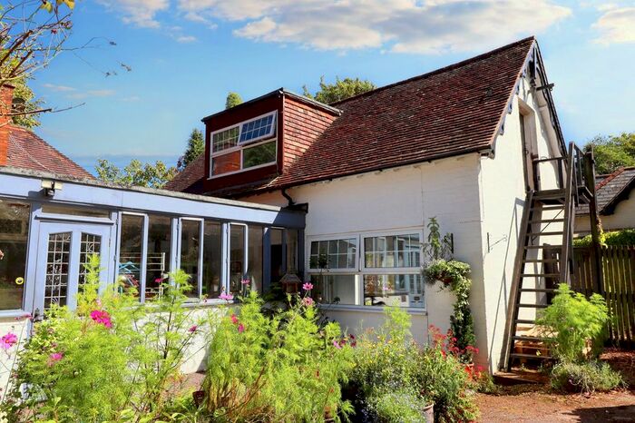 1 Bedroom Flat To Rent In Romford Road, Stable Flat, TN2