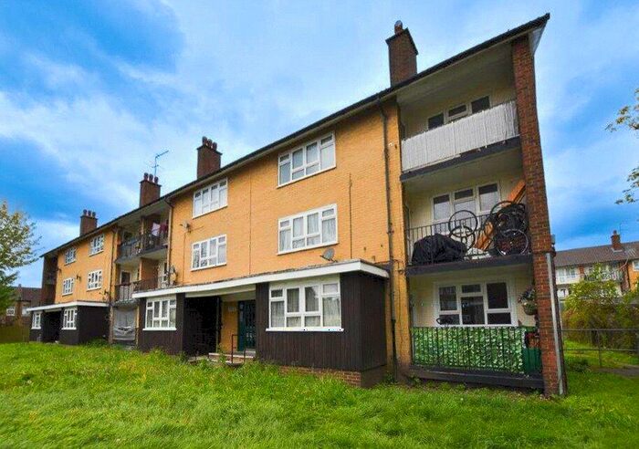 2 Bedroom Apartment To Rent In Pawsons Road, Croydon, CR0