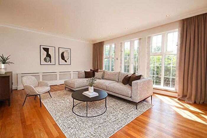 4 Bedroom House To Rent In The Marlowes, St Johns Wood, London, NW8