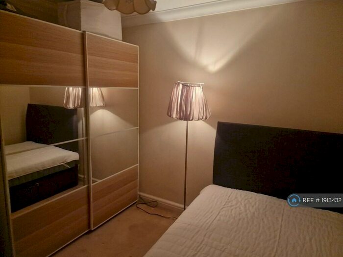 3 Bedroom Detached House To Rent In Sandpiper Road, Sutton, SM1