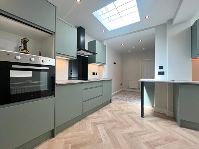 3 Bedroom Flat To Rent In Bournville Lane, Birmingham, West Midlands, B30