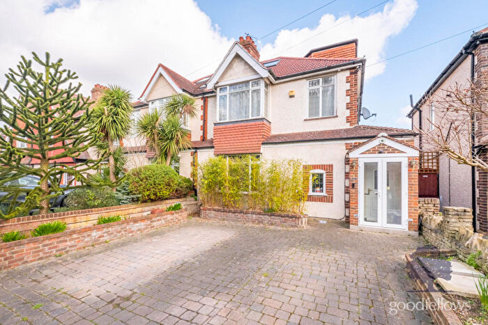 5 Bedroom House To Rent In Commonside East, Mitcham, CR4