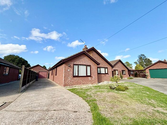 3 Bedroom Detached Bungalow For Sale In The Thoroughfare, Potter Heigham, NR29
