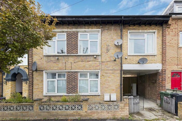 3 Bedroom Flat To Rent In Ashville Road, London, E11