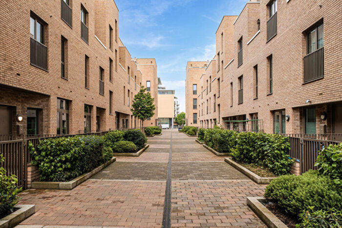 2 Bedroom Apartment To Rent In Bed, Nd Floor, Refinery House, Beckton, E16