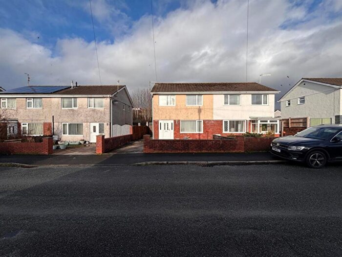 3 Bedroom Semi-Detached House For Sale In Ridgewood Park, Llanelli, SA15
