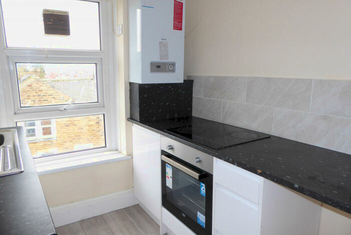1 Bedroom Flat To Rent In Cavendish Road, LA3