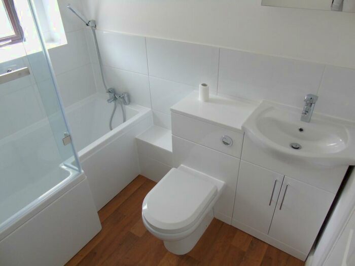 3 Bedroom Flat To Rent In Monmouth Square, Winchester, SO22
