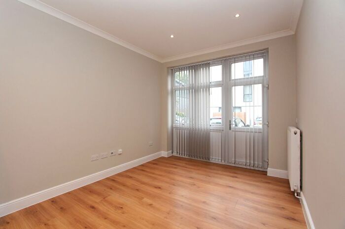2 Bedroom Flat To Rent In Dwight Road, Watford, WD18