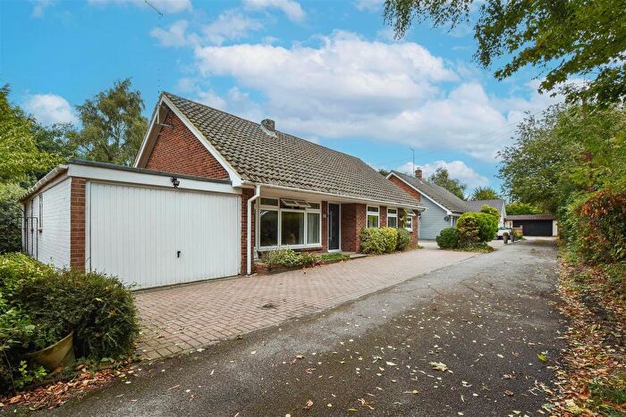 3 Bedroom Detached Bungalow For Sale In Dealtree Close, Hook End, Brentwood, CM15