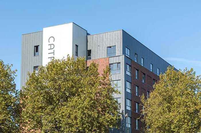 2 Bedroom Flat To Rent In Catherine's House - Bedminster, BS3