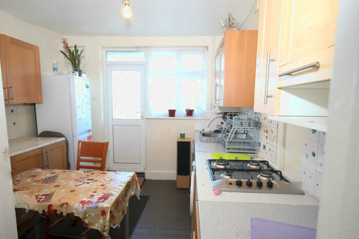 2 Bedroom Flat To Rent In Windermere Avenue, Wembley, Middlesex, HA9