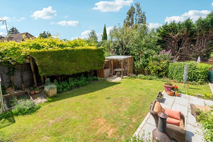 4 Bedroom Detached House For Sale In The Paddock, Chalfont St Peter, Gerrards Cross, SL9