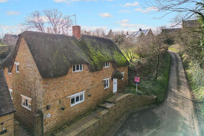 3 Bedroom Detached House For Sale In Shotteswell, Banbury, OX17
