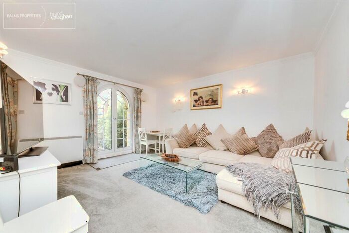 2 Bedroom Flat To Rent In Mariners Quay, Brighton Marina Village, Brighton, BN2