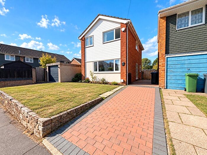 3 Bedroom Detached House To Rent In Latham Road, Fair Oak, SO50