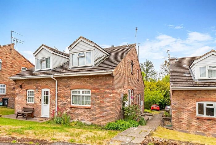 1 Bedroom Terraced House For Sale In Hunters Close, Tring, HP23