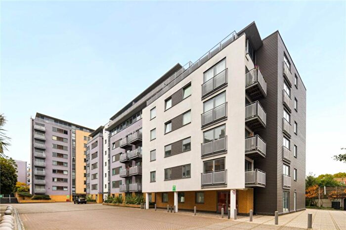 2 Bedroom Flat For Sale In Dakota Building, Deals Gateway, London, SE13