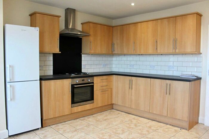 3 Bedroom Flat To Rent In Parklands Parade, Bath Road, Hounslow, TW5