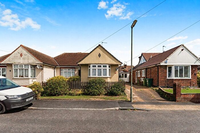 2 Bedroom Bungalow For Sale In Brook Close, Stanwell, Staines-Upon-Thames, TW19