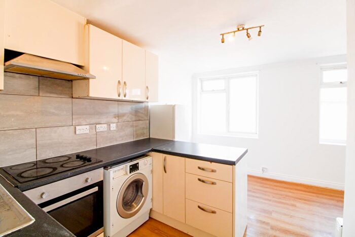 2 Bedroom Flat To Rent In Clovelly Road, Southampton, SO14