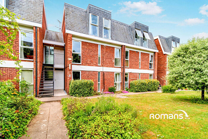 2 Bedroom Flat To Rent In Elm Court, Elm Road, Winchester, SO22