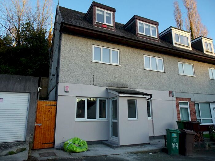 1 Bedroom Flat To Rent In Beckham Place, Plymouth, Devon, PL3