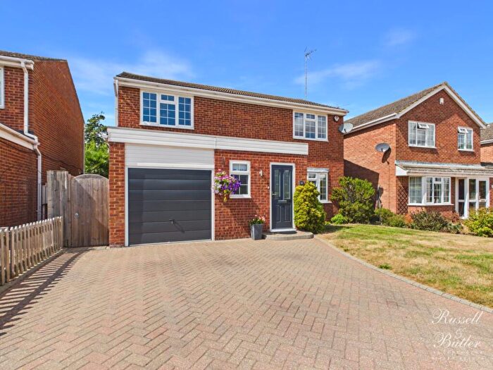 4 Bedroom Detached House For Sale In Badgers Way, Buckingham, Buckinghamshire, MK18
