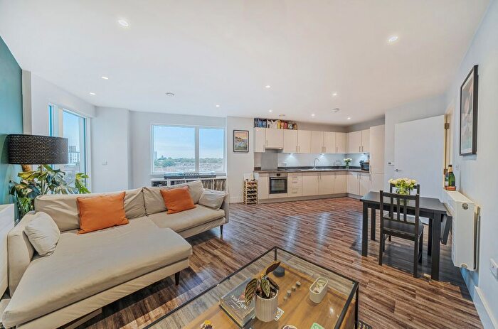 1 Bedroom Flat For Sale In Ironmonger Court, White Bear Lane, Hounslow, TW3